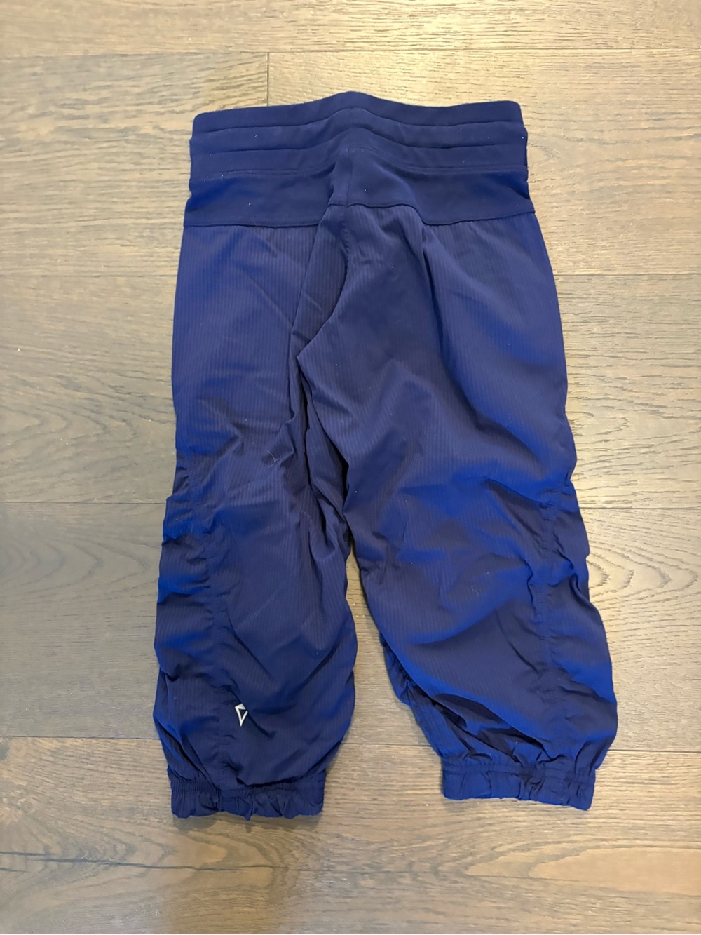 Ivivva by Lululemon girls navy studio crops sz 6 new